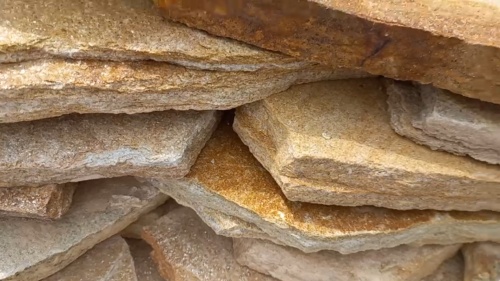 Плитняк златолит жёлтый золотистый для отмостки купить в Ставрополе