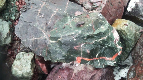 Гигантские зелёные валуны для ландшафтного дизайна весом более 5 тонн купить в Ставрополе