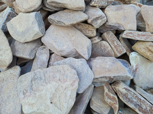 Златолит жёлтый, жёлто-зелёный глыбки и валуны для ланшафтного дизайна купить в Ставрополе