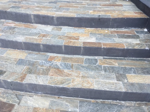 Плитка из Златолита Уральского для лестницы купить в Ставрополе