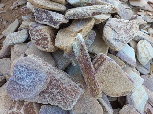 Златолит жёлтый, жёлто-зелёный глыбки и валуны для ланшафтного дизайна купить в Ставрополе