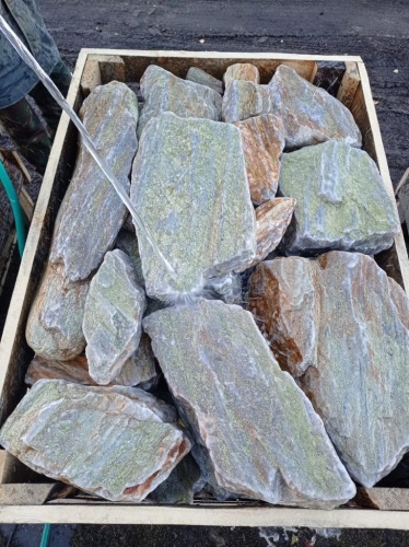 Златолит жёлтый, жёлто-зелёный глыбки и валуны для ланшафтного дизайна купить в Ставрополе