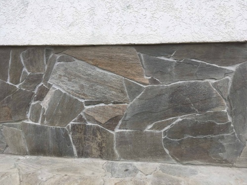 Плитняк златолит Уральский для цоколя, отмостки купить в Ставрополе