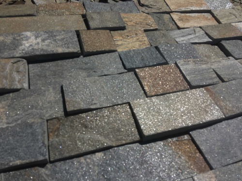 Плитка пилёная златолит Уральский для цоколя, отмостки купить в Ставрополе