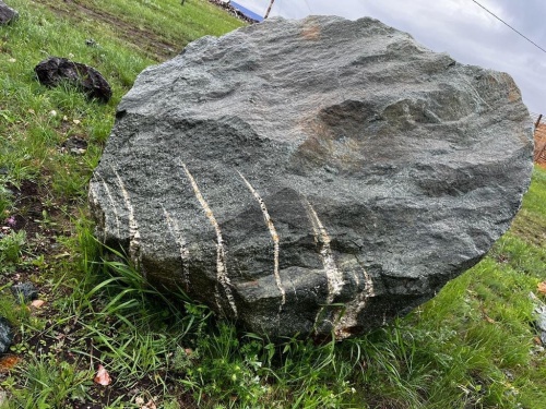 Гигантские зелёные валуны для ландшафтного дизайна весом более 5 тонн купить в Ставрополе