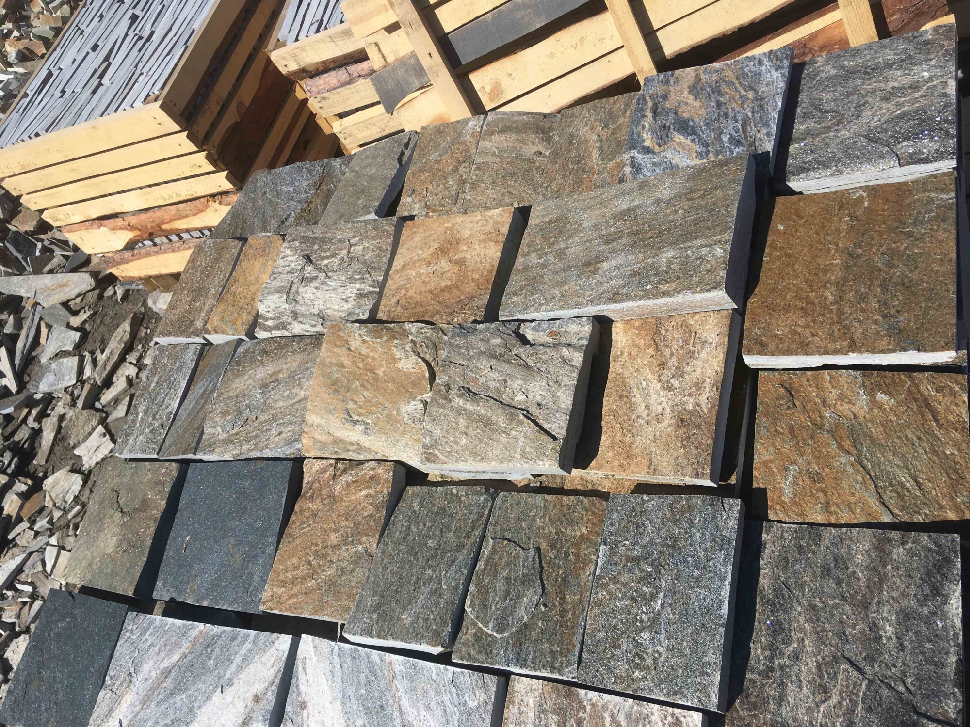 Плитка пилёная златолит Уральский для фасада купить в Ставрополе