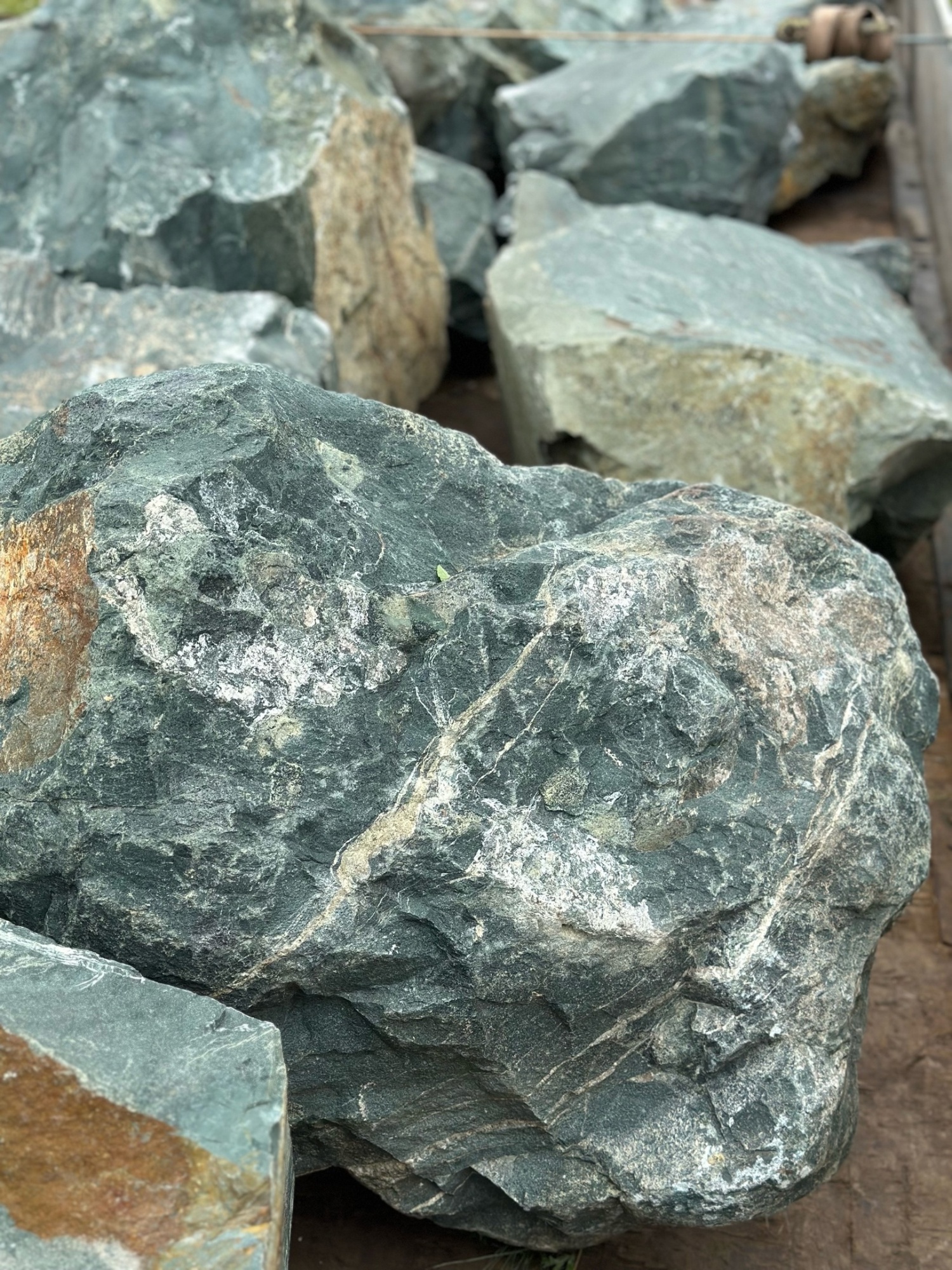 Камни для ландшафтного дизайна зелёные 10-60 килограмм купить в Ставрополе