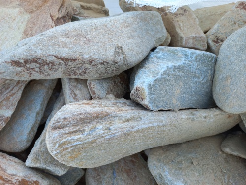 Златолит жёлтый, жёлто-зелёный глыбки и валуны для ланшафтного дизайна купить в Ставрополе