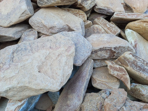 Златолит жёлтый, жёлто-зелёный глыбки и валуны для ланшафтного дизайна купить в Ставрополе