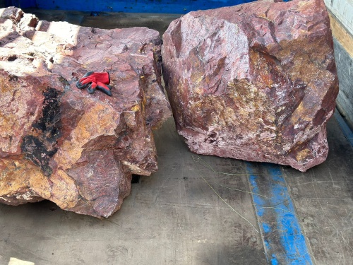 Ландшафтные глыбы красно-фиолетовые 200-1000 килограмм купить в Ставрополе