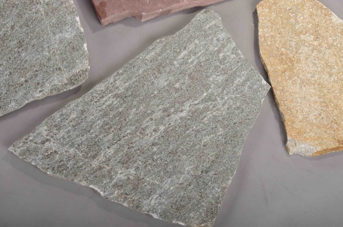 Плитняк златолит Уральский для цоколя, отмостки купить в Ставрополе