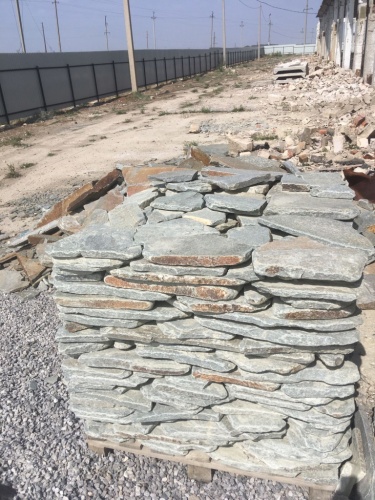 Златолит серебристый галтованный для лестниц купить в Ставрополе