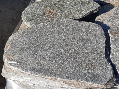 Златолит серебристый галтованный для лестниц купить в Ставрополе