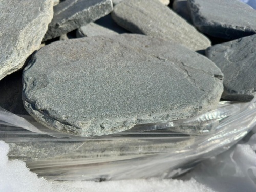 Плитняк златолит зелёный галтованный для мощения на бетон купить в Ставрополе