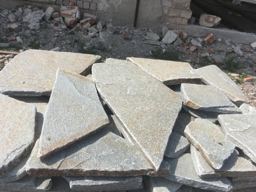 Златолит серебристый галтованный для лестниц купить в Ставрополе